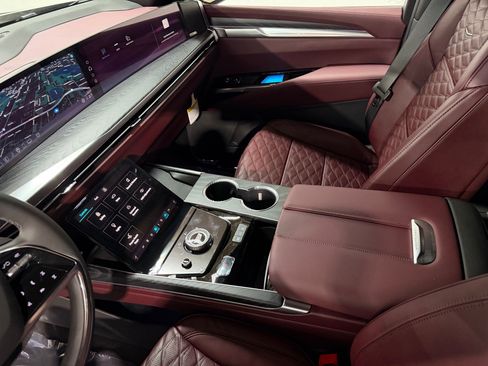 New 2026 Cadillac Escalade ESV Luxury AWD/4WD image 40