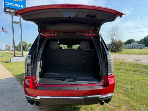 Used 2025 Chevrolet Tahoe Premier AWD/4WD image 11