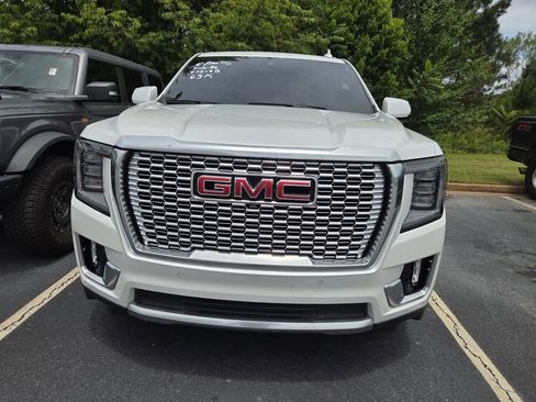 Used 2023 GMC Yukon Denali w/ Denali Reserve Package AWD/4WD image 2