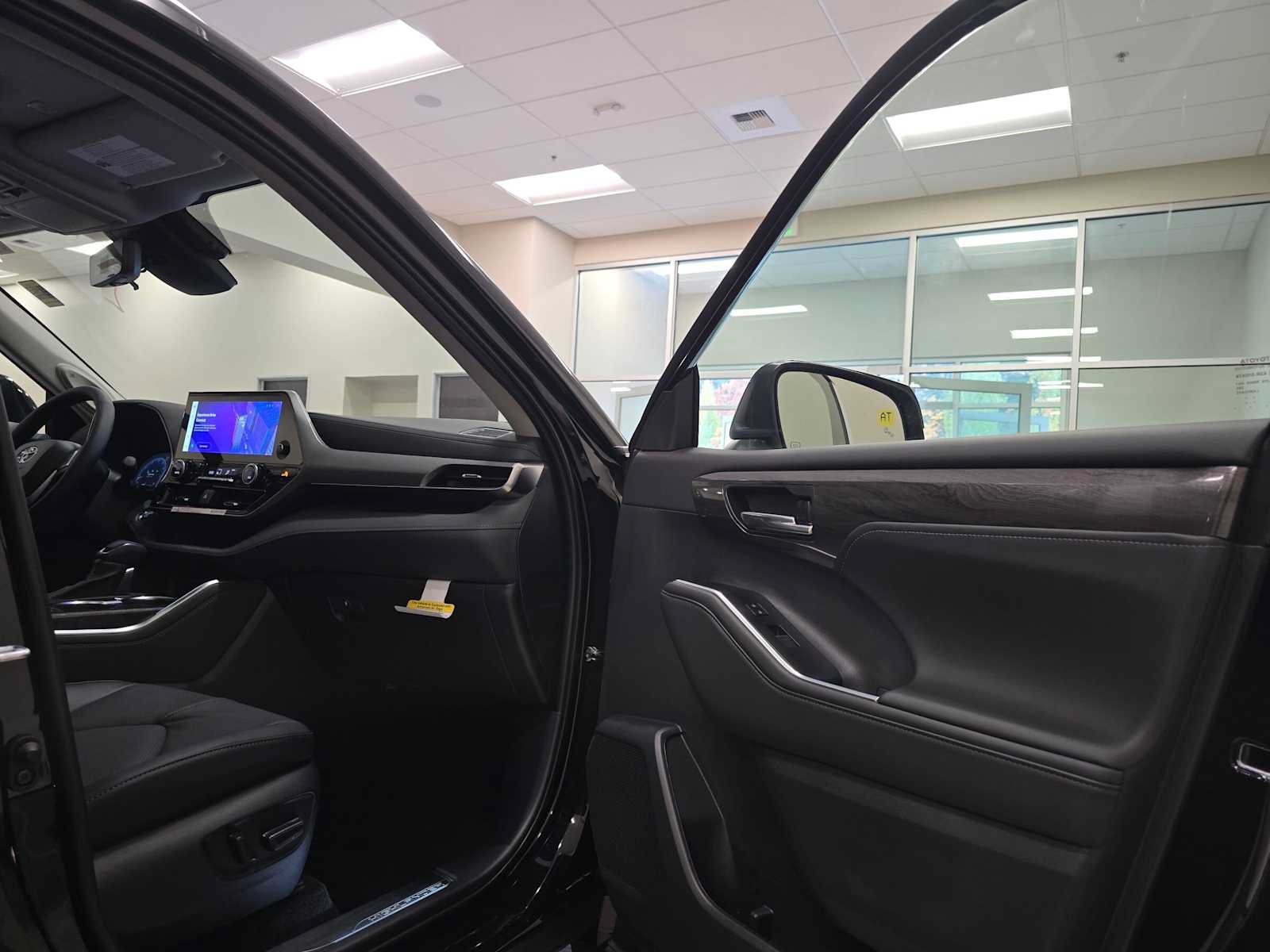 New 2026 Toyota Highlander Platinum AWD/4WD image 28