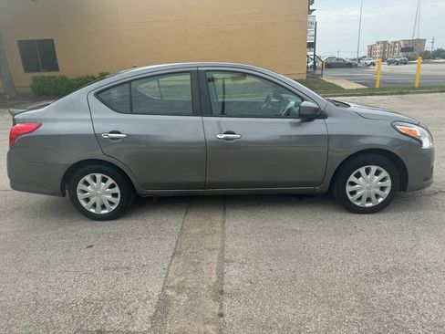 Used 2018 Nissan Versa SV FWD image 5