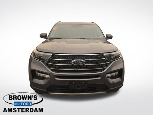 Used 2022 Ford Explorer XLT w/ Equipment Group 202A AWD/4WD image 3