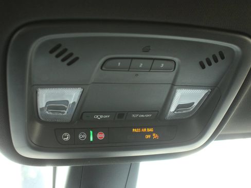 Used 2023 Chevrolet Traverse LT FWD image 51
