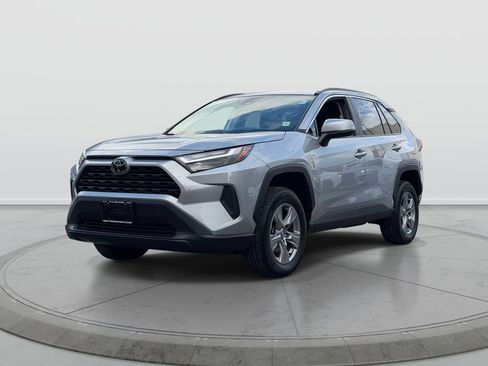 Used 2024 Toyota RAV4 XLE AWD/4WD image 3