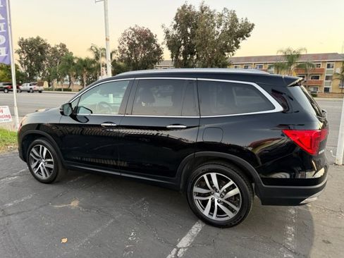 Used 2018 Honda Pilot Touring image 9