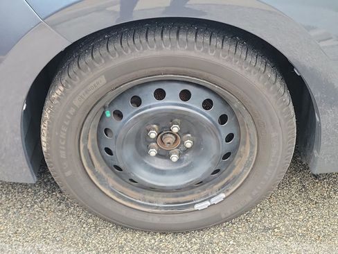 Used 2016 Toyota Corolla LE image 4