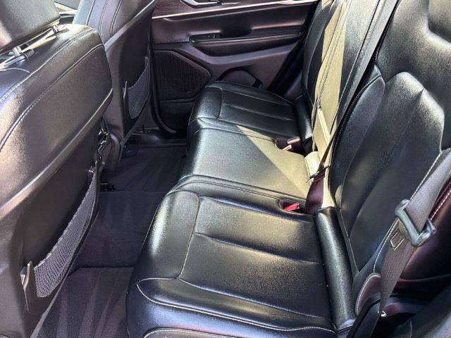 Used 2023 Jeep Grand Cherokee Limited AWD/4WD image 17