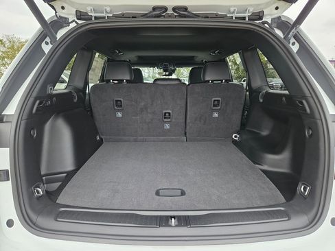 New 2025 Jeep Grand Cherokee Altitude image 19