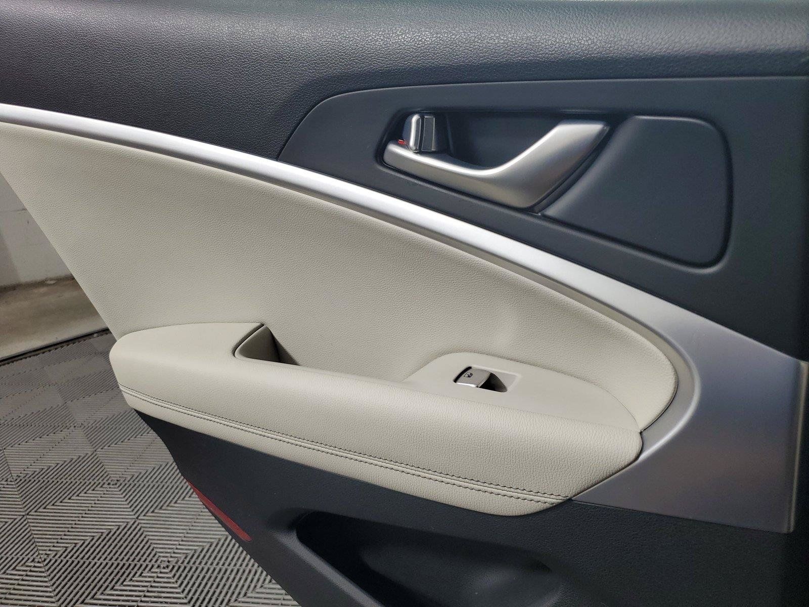 Used 2024 Genesis G70 2.5T AWD/4WD image 12