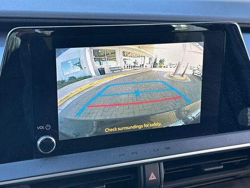 Used 2024 Toyota Prius LE FWD image 22