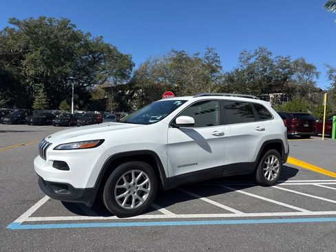 Used 2017 Jeep Cherokee Latitude image 11