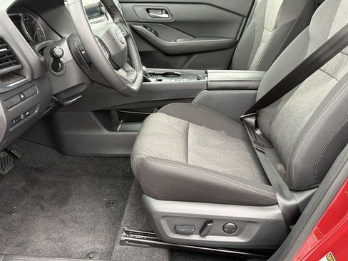 Certified 2026 Nissan Rogue SV FWD image 25