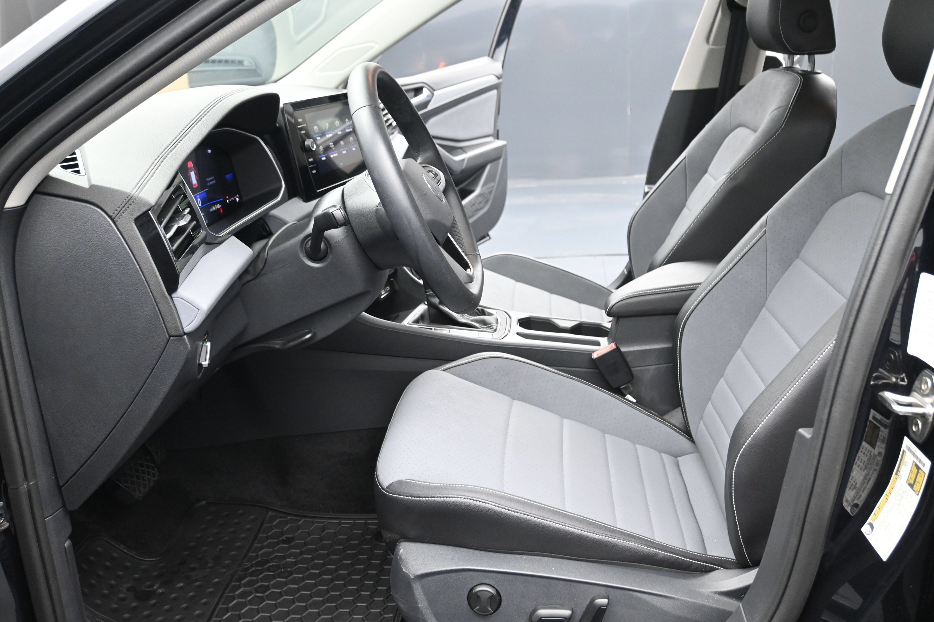 Used 2026 Volkswagen Jetta SE FWD image 22