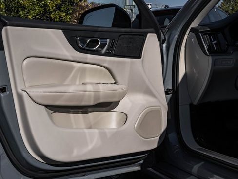 Used 2023 Volvo S60 T8 Plus image 34