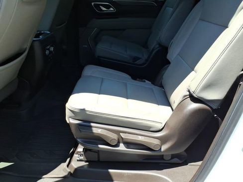 Used 2022 GMC Yukon XL SLT w/ SLT Premium Package AWD/4WD image 13