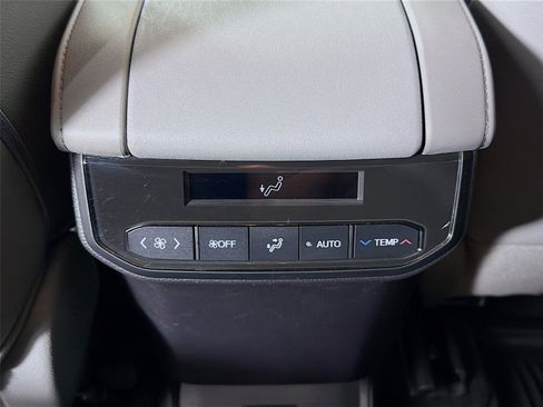 Used 2023 Toyota Highlander XLE image 25
