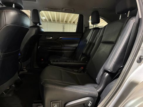 Used 2015 Toyota Highlander Limited AWD/4WD image 12