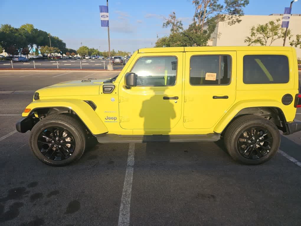Used 2023 Jeep Wrangler Unlimited Sahara AWD/4WD image 4