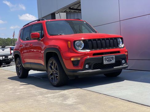 Used 2022 Jeep Renegade Latitude AWD/4WD image 2