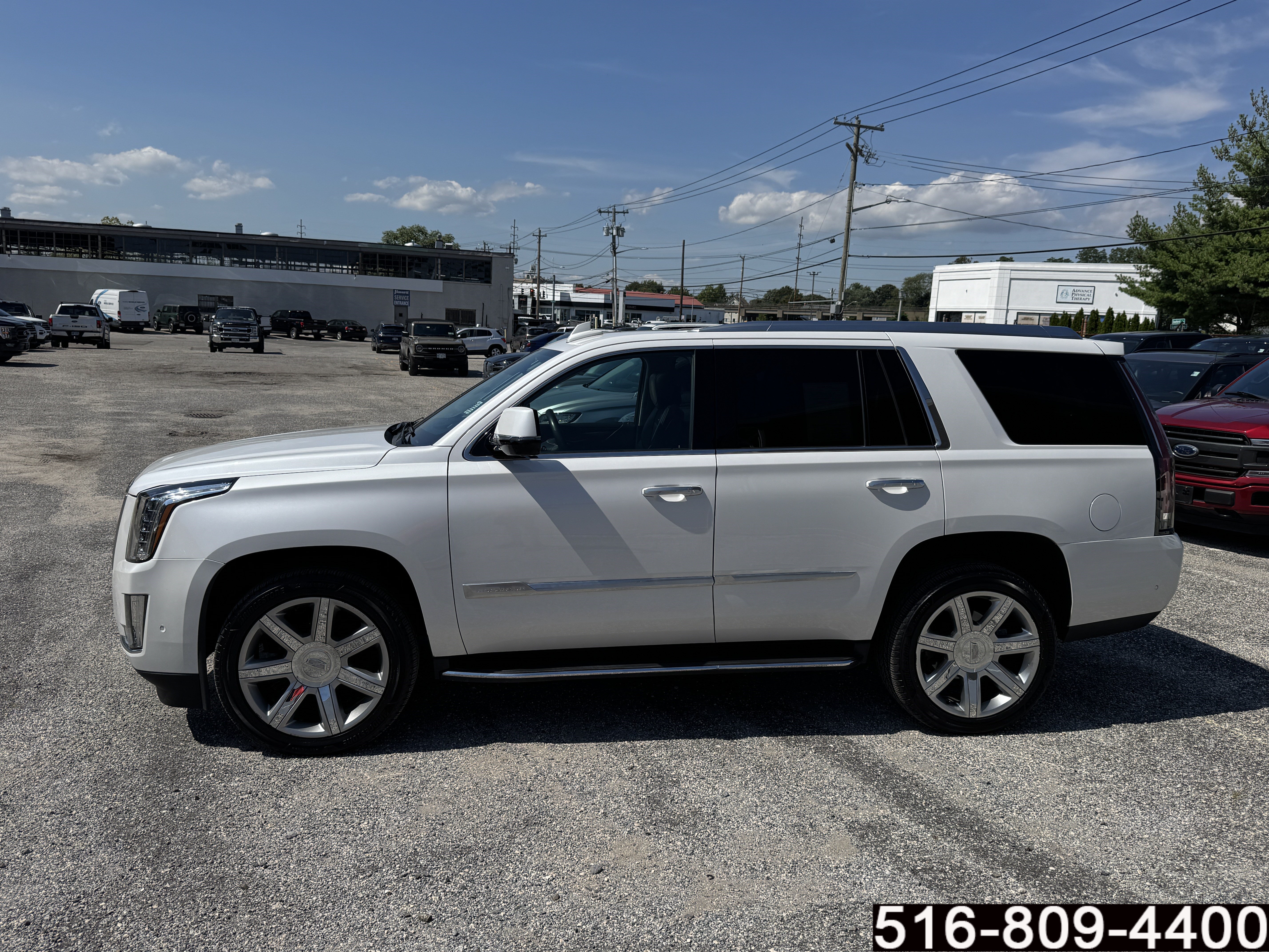 Used 2020 Cadillac Escalade Luxury AWD/4WD image 7