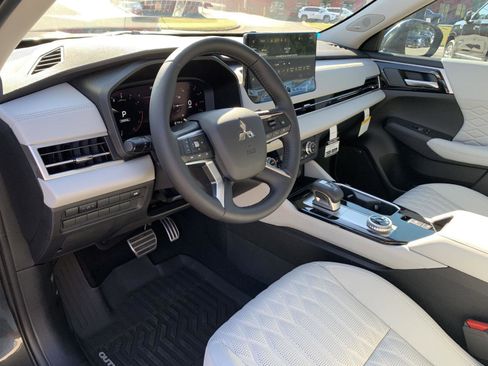 New 2025 Mitsubishi Outlander SEL image 16