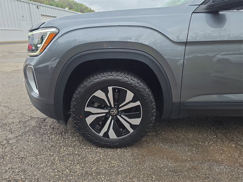 Used 2024 Volkswagen Atlas SE image 8