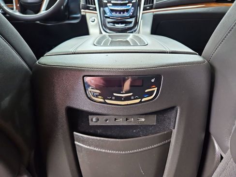 Used 2020 Cadillac Escalade Premium Luxury image 34