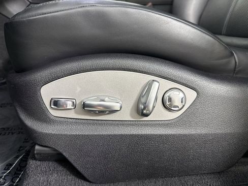 Certified 2025 Porsche Macan AWD/4WD image 39