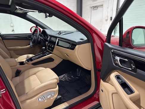 Used 2025 Porsche Macan Turbo image 35