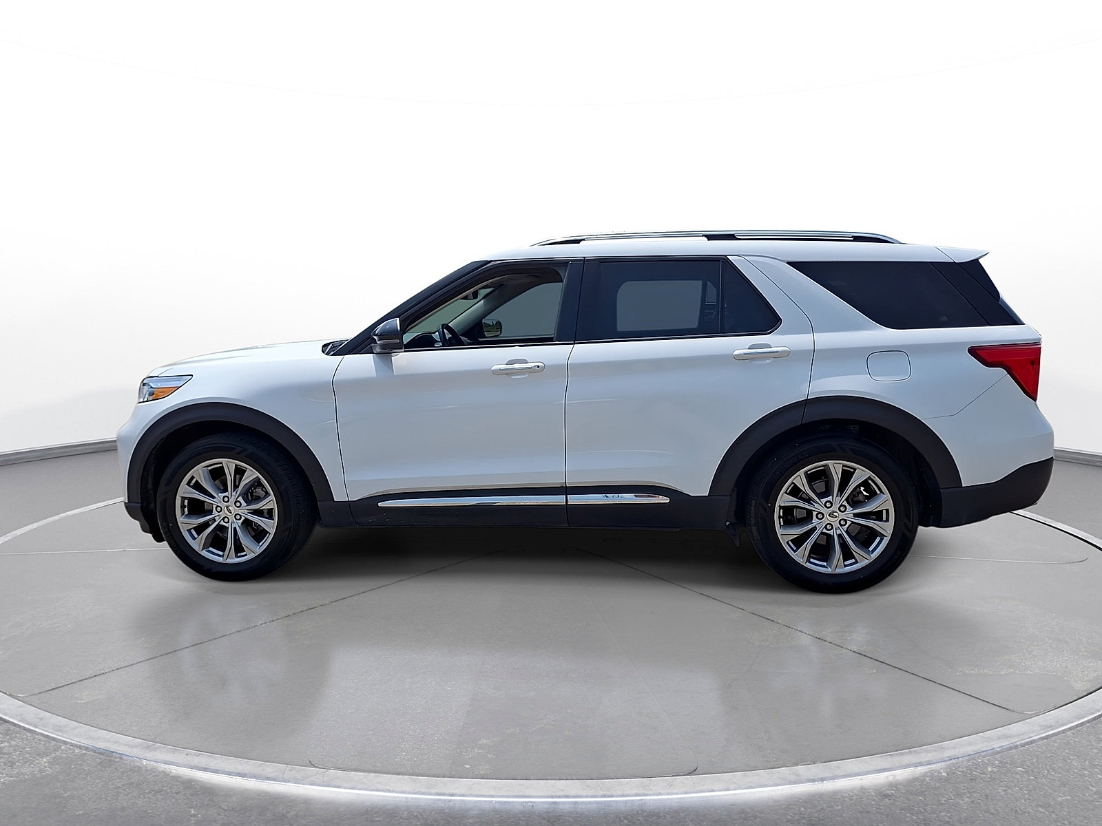 Used 2022 Ford Explorer Limited w/ Equipment Group 301A RWD image 5