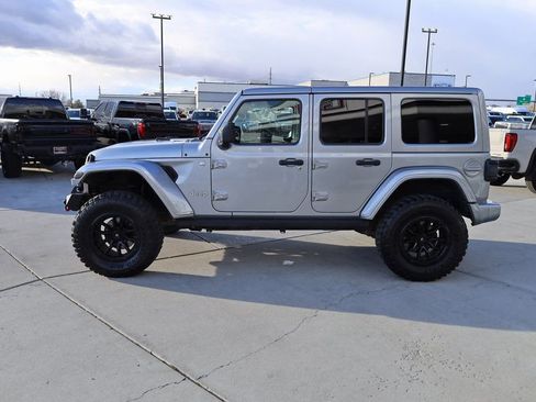 Used 2020 Jeep Wrangler Unlimited Sahara AWD/4WD image 3