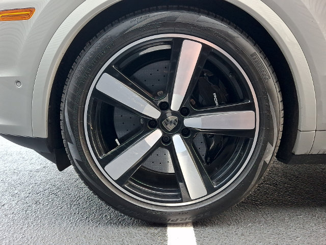 Certified 2025 Porsche Cayenne Turbo AWD/4WD image 15