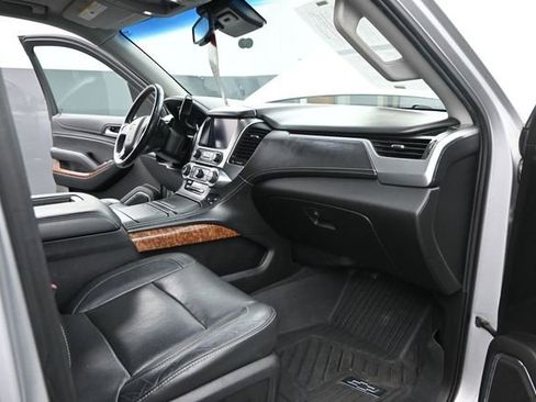 Used 2019 Chevrolet Suburban Premier AWD/4WD image 24