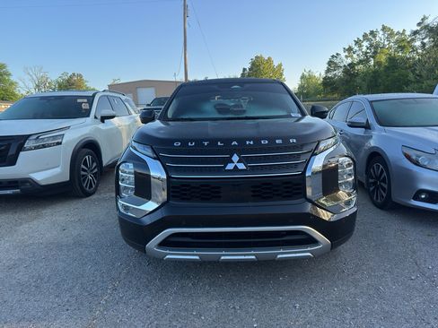 Used 2024 Mitsubishi Outlander SE Black Edition image 3
