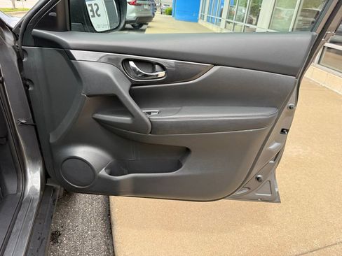Used 2017 Nissan Rogue S AWD/4WD image 43