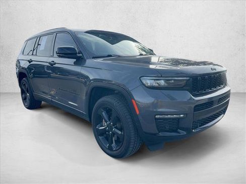 Used 2022 Jeep Grand Cherokee L Limited w/ Luxury Tech Group II image 3