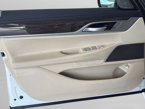 Used 2019 BMW 740i RWD image 9