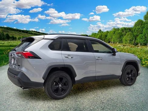 Used 2021 Toyota RAV4 XLE w/ Convenience Package FWD image 6