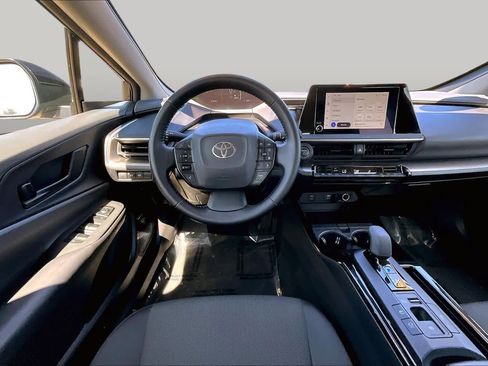 Certified 2025 Toyota Prius LE FWD image 5