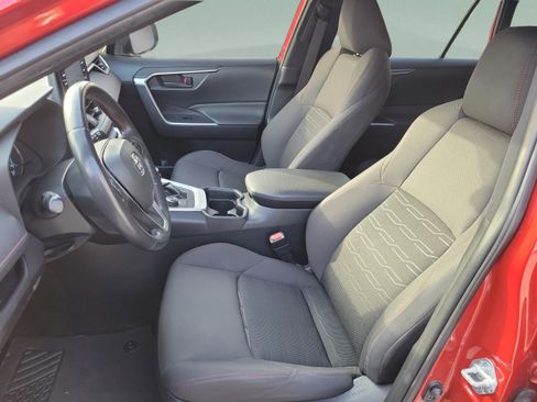 Used 2021 Toyota RAV4 SE w/ Weather & Moonroof Package AWD/4WD image 25
