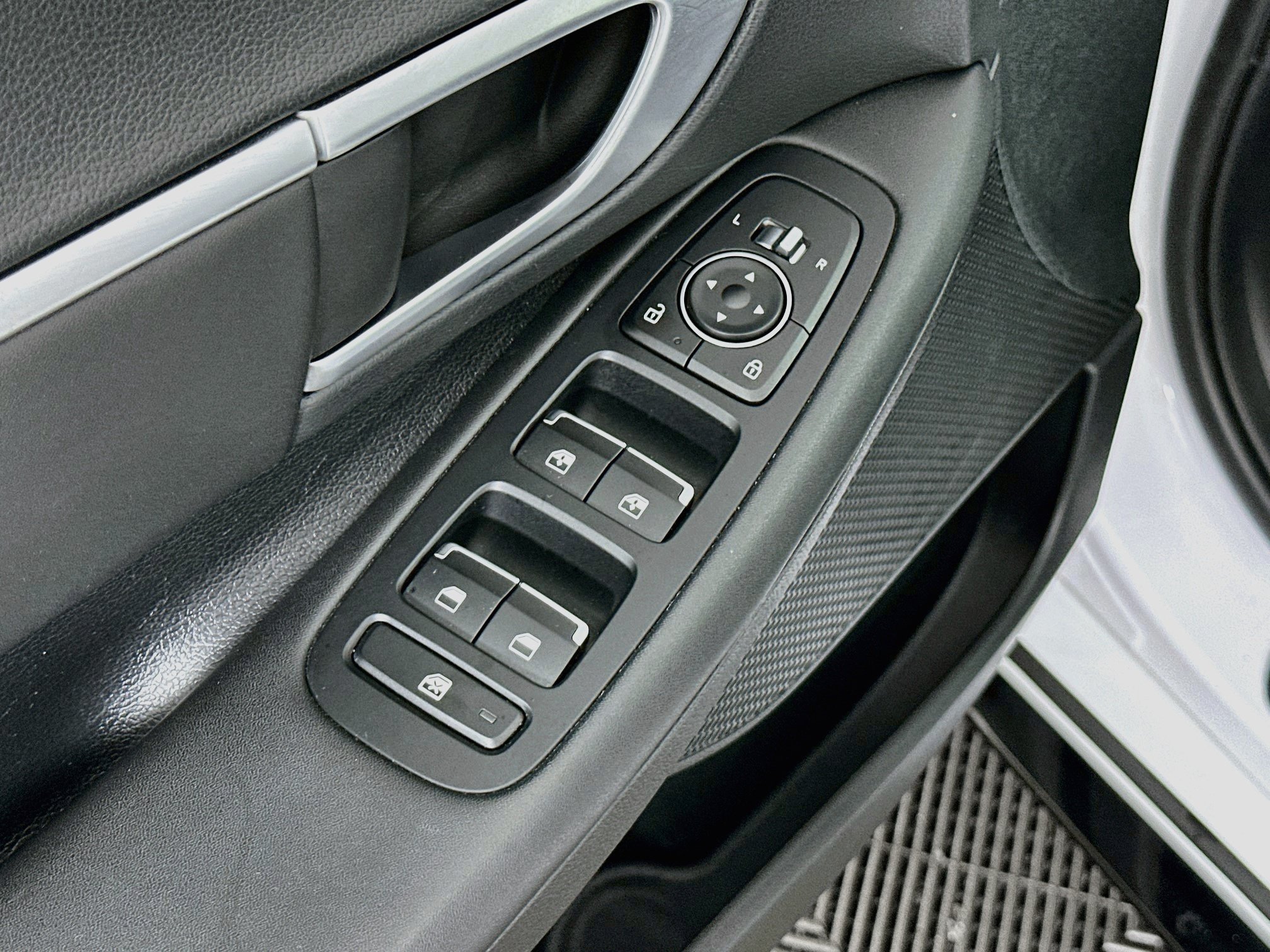 Used 2025 Hyundai Sonata SEL FWD image 15