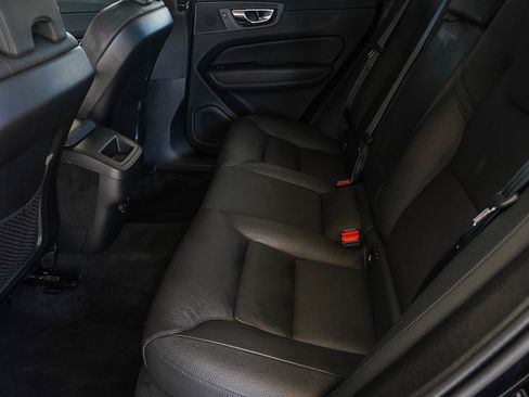 Used 2025 Volvo XC60 B5 Plus image 20