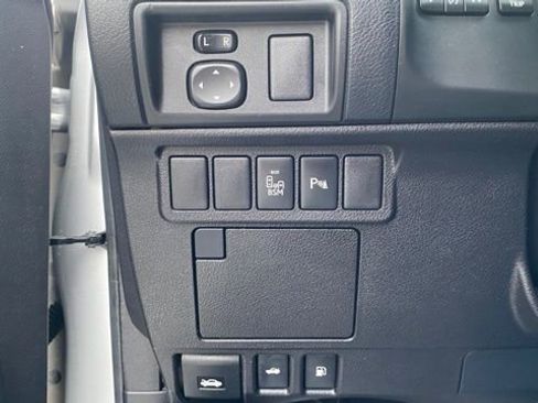 Used 2015 Lexus ES 300h 300h image 25