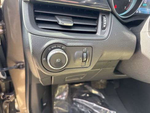Used 2018 Buick Envision Essence image 11