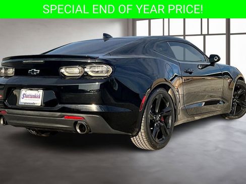 Used 2021 Chevrolet Camaro LT w/ RS Package image 6