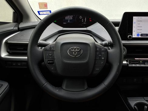 Used 2025 Toyota Prius LE image 31