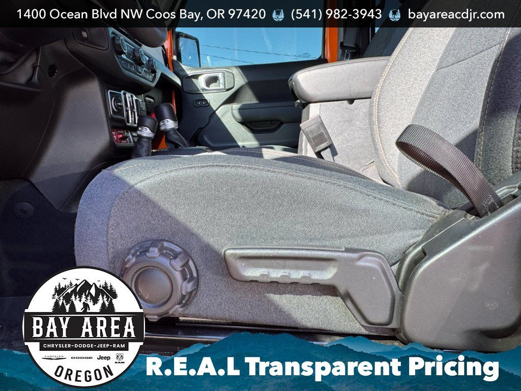 Used 2025 Jeep Gladiator Sport AWD/4WD image 13