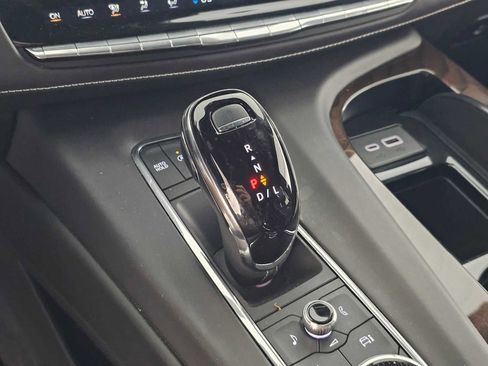 Used 2024 Cadillac Escalade ESV Premium Luxury Platinum AWD/4WD image 35