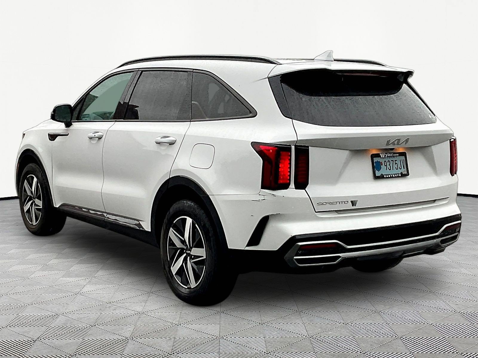 Used 2023 Kia Sorento S w/ Panoramic Sunroof Package FWD image 4