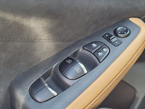 Used 2016 Nissan Maxima SR w/ Interior Lighting Package image 10